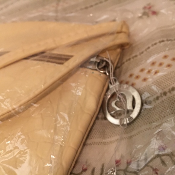 Bulgari parfum cosmetic bag & new Jing Pin wristlet - Picture 5 of 11